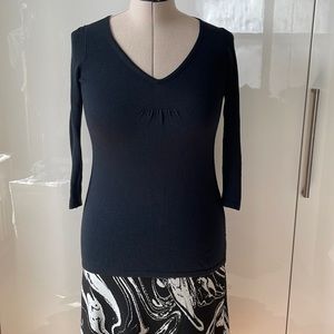 Banana Republic Women’s V-neck Sweater Color-Black Size-Small NWOT